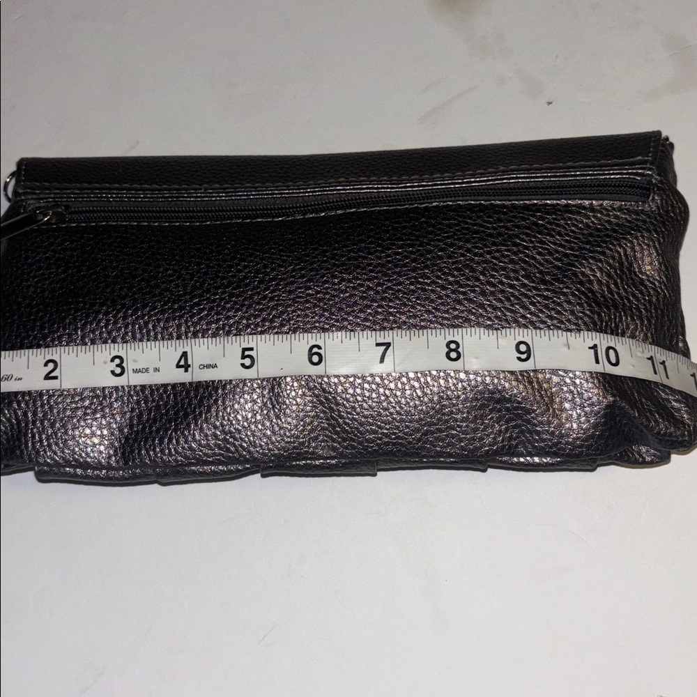 SILVER CLUTCH FAUX LEATHER RHINESTONE DESIGN 2 SNAP CLOSURE
ZIP POCKET OUTSIDE - Picture 10 of 11